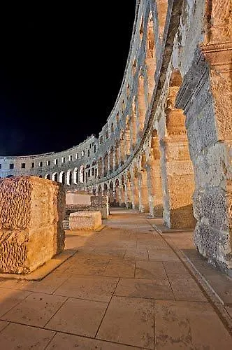 Velike Stine City Suite Pula Apartment